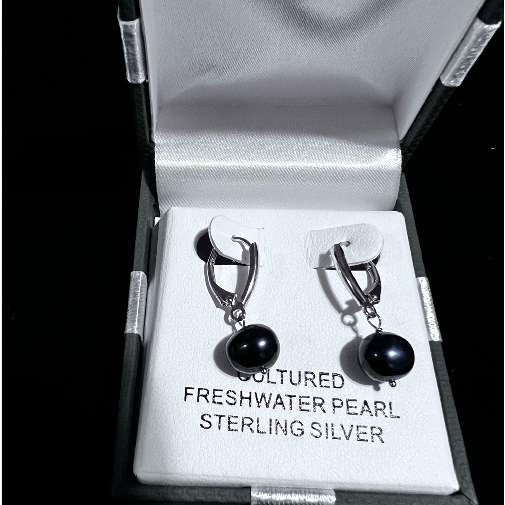 CLEAR OUT💕Sterling Silver black freshwater pearl earrings.